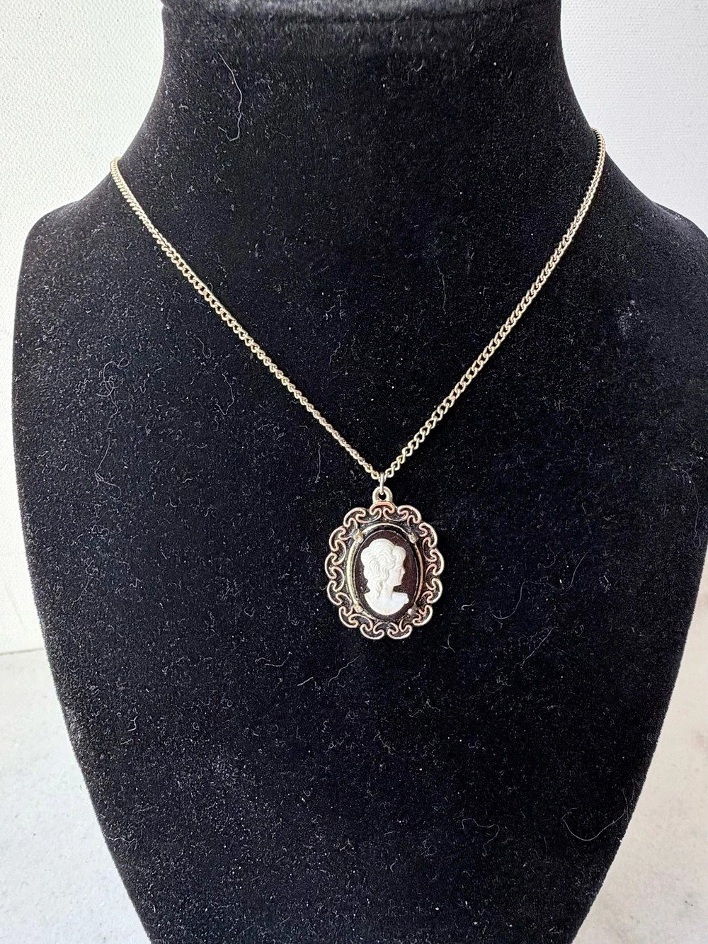 Vintage Victorian Revival Cameo Pendant Necklace, Gold Tone Ornate Filigree Fram